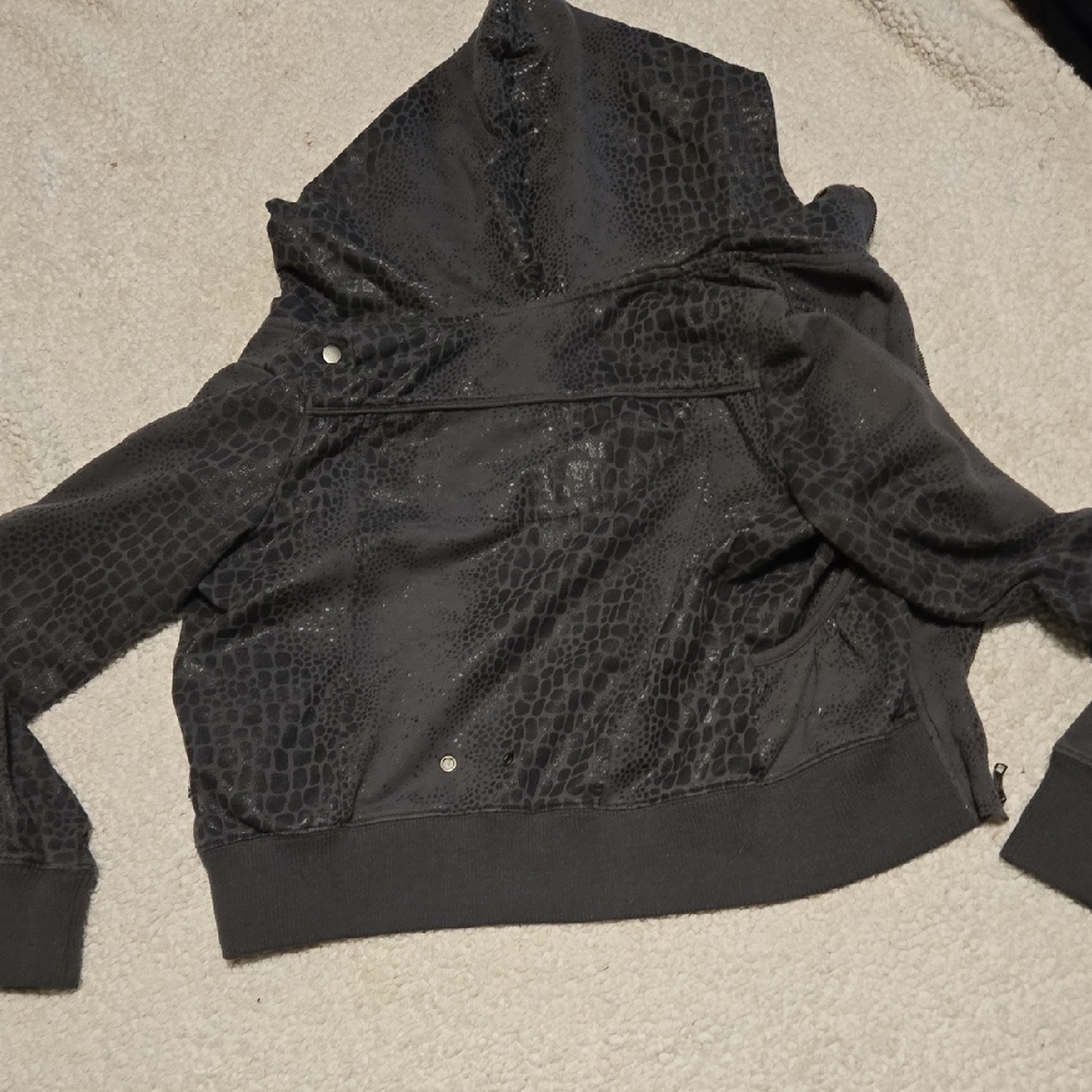 Stylish Black Crocodile Pattern Bomber Jacket - Picture 5 of 7